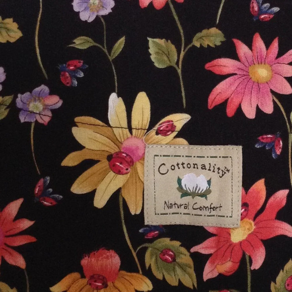 Cottonality Women's Scrub Top Size XS Flowers Ladybugs Medical Uniform Nurse - Picture 5 of 7